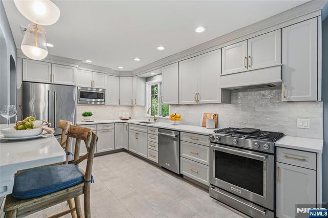 378 Van Beekum Place, Wyckoff, NJ 07481