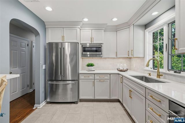 378 Van Beekum Place, Wyckoff, NJ 07481