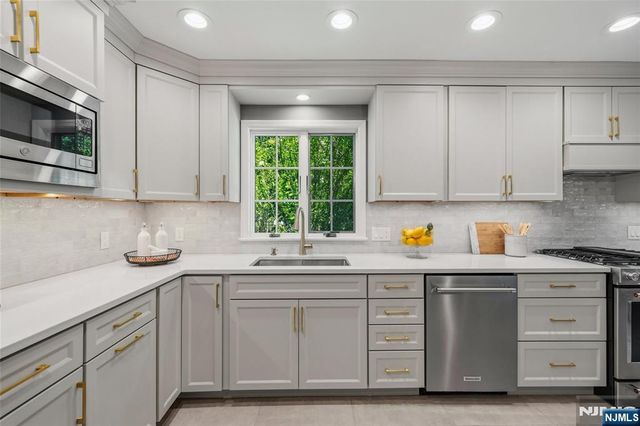378 Van Beekum Place, Wyckoff, NJ 07481