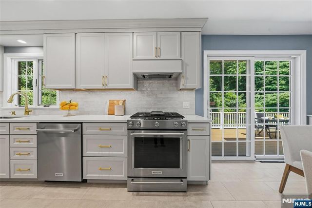 378 Van Beekum Place, Wyckoff, NJ 07481