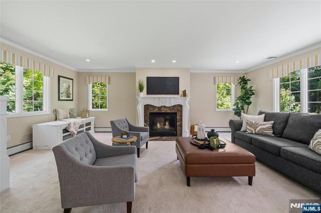 378 Van Beekum Place, Wyckoff, NJ 07481
