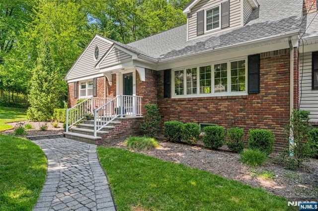 378 Van Beekum Place, Wyckoff, NJ 07481