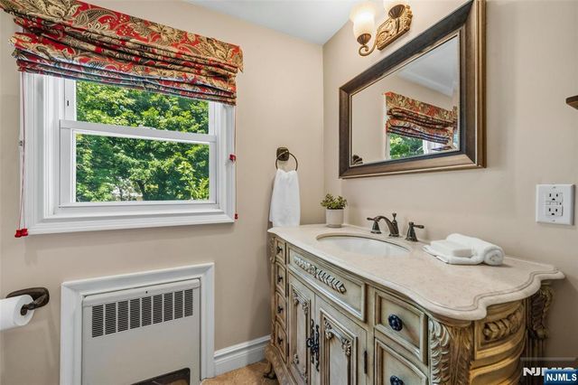 378 Van Beekum Place, Wyckoff, NJ 07481