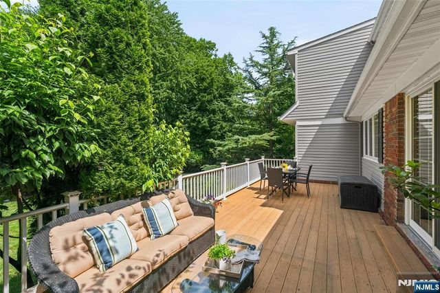 378 Van Beekum Place, Wyckoff, NJ 07481