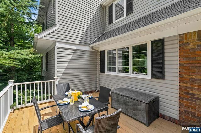378 Van Beekum Place, Wyckoff, NJ 07481