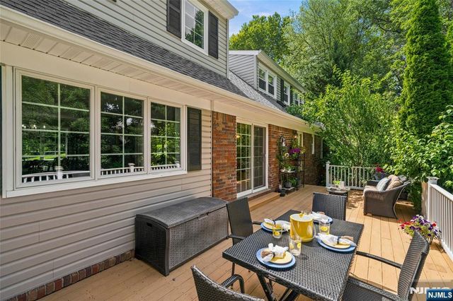 378 Van Beekum Place, Wyckoff, NJ 07481