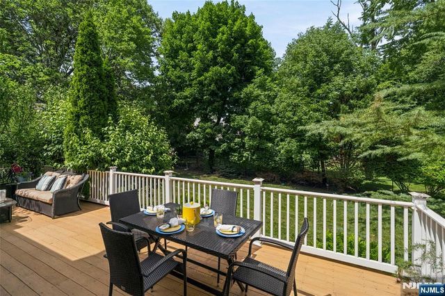 378 Van Beekum Place, Wyckoff, NJ 07481