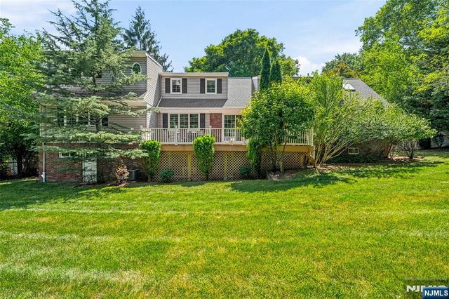 378 Van Beekum Place, Wyckoff, NJ 07481