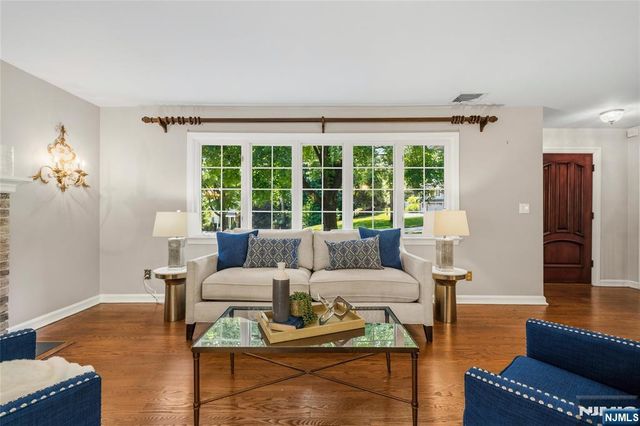 378 Van Beekum Place, Wyckoff, NJ 07481