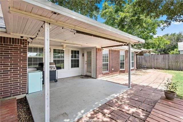 3704 Eastshire Court, Bryan, TX 77802