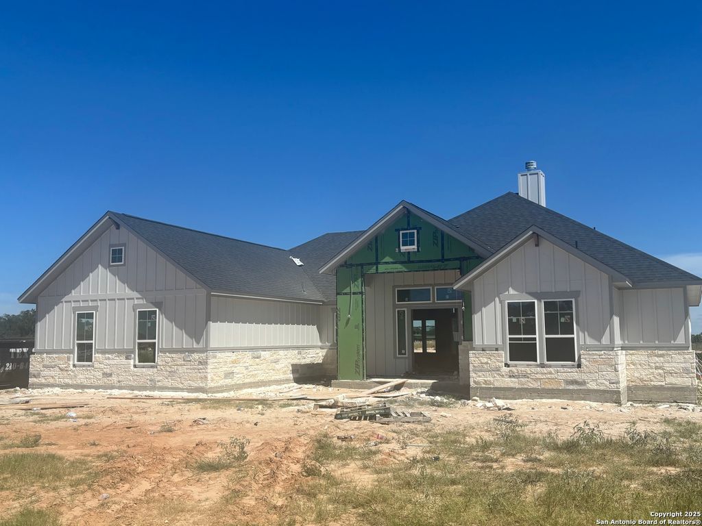 167 Pradera Ridge Drive, Floresville, TX 78114