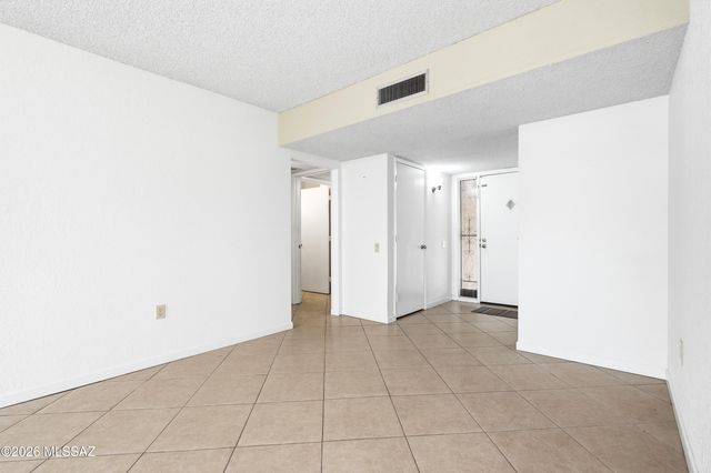 201 N Calle Del Lago, Green Valley, AZ 85614