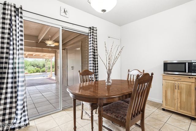 201 N Calle Del Lago, Green Valley, AZ 85614