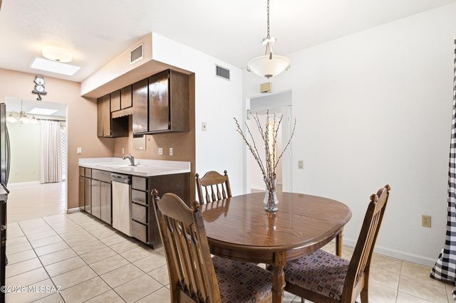 201 N Calle Del Lago, Green Valley, AZ 85614
