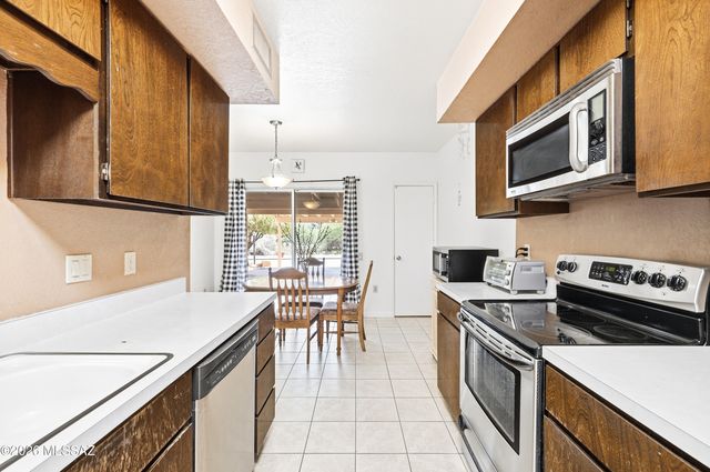 201 N Calle Del Lago, Green Valley, AZ 85614
