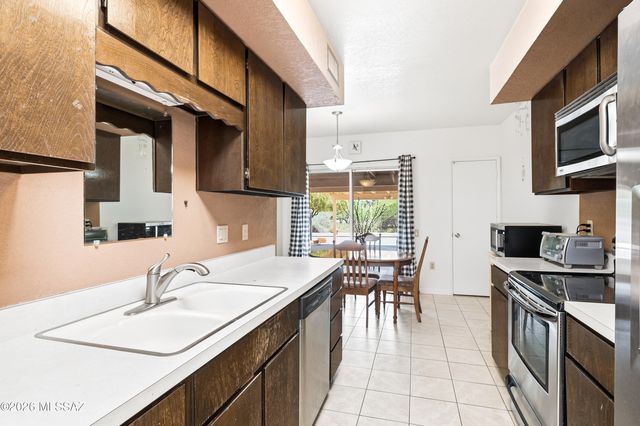 201 N Calle Del Lago, Green Valley, AZ 85614