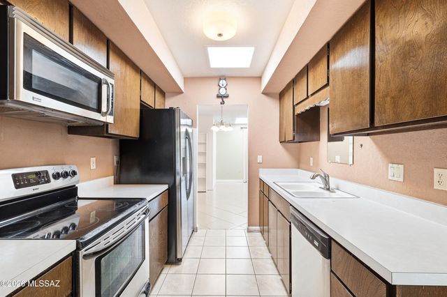 201 N Calle Del Lago, Green Valley, AZ 85614