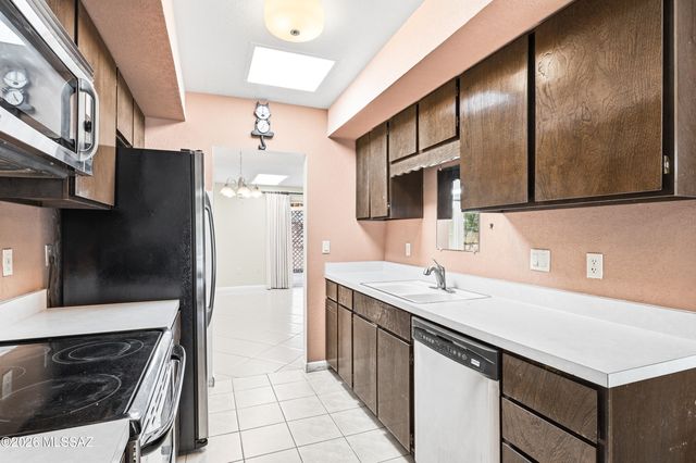 201 N Calle Del Lago, Green Valley, AZ 85614