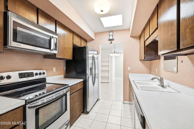 201 N Calle Del Lago, Green Valley, AZ 85614
