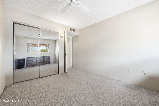 201 N Calle Del Lago, Green Valley, AZ 85614