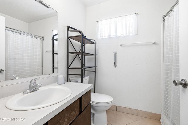 201 N Calle Del Lago, Green Valley, AZ 85614
