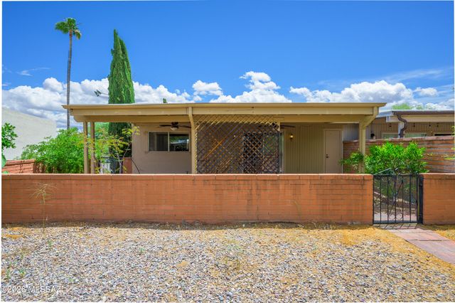 201 N Calle Del Lago, Green Valley, AZ 85614