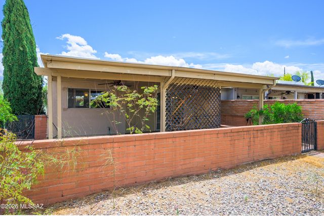 201 N Calle Del Lago, Green Valley, AZ 85614