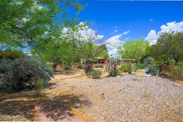 201 N Calle Del Lago, Green Valley, AZ 85614