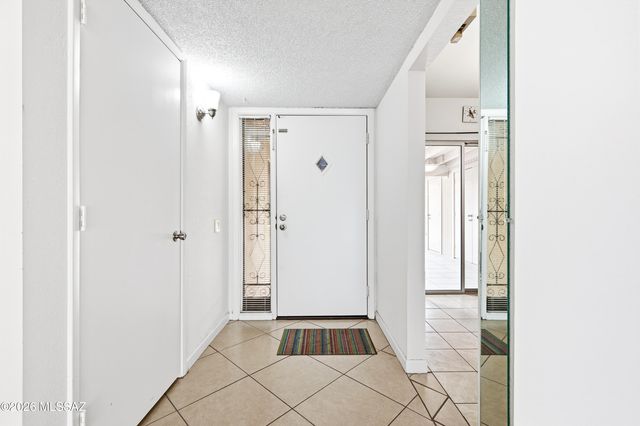 201 N Calle Del Lago, Green Valley, AZ 85614