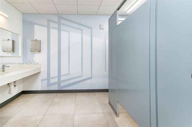 321 NE 26th St CU-04, Miami, FL 33137