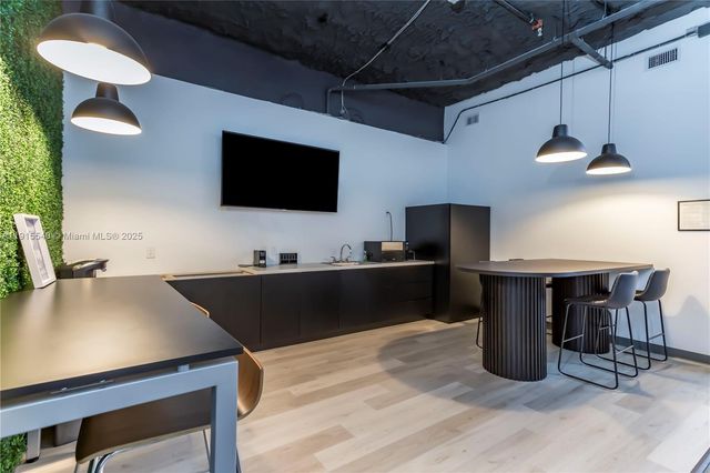 321 NE 26th St CU-04, Miami, FL 33137