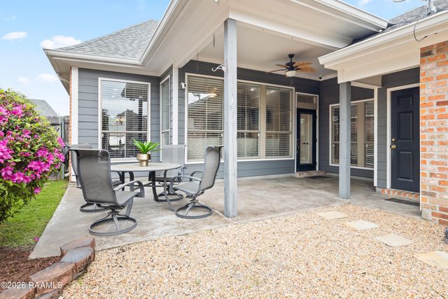 102 Lighthouse Point Circle, Youngsville, LA 70592