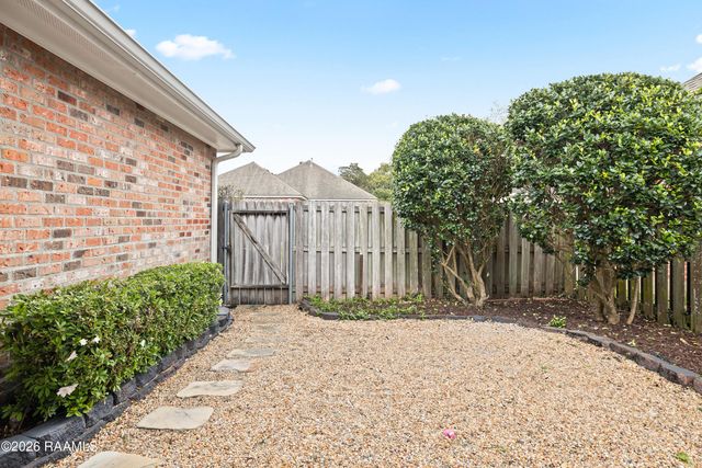 102 Lighthouse Point Circle, Youngsville, LA 70592