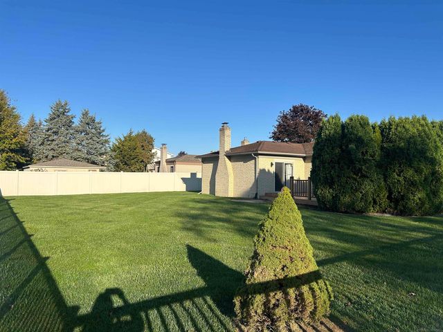 17720 Barry Street, Clinton Township, MI 48038