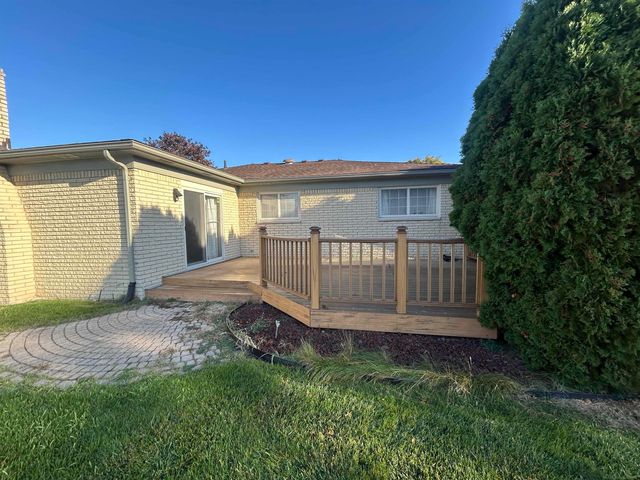 17720 Barry Street, Clinton Township, MI 48038
