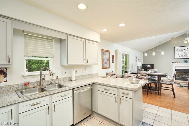 251 Westberry Circle, Tallmadge, OH 44278