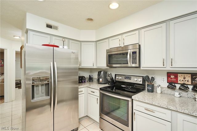 251 Westberry Circle, Tallmadge, OH 44278