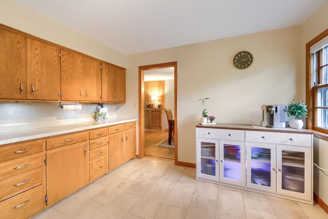 747 Grandview Avenue W, Roseville, MN 55113