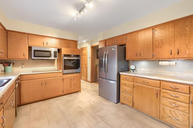 747 Grandview Avenue W, Roseville, MN 55113