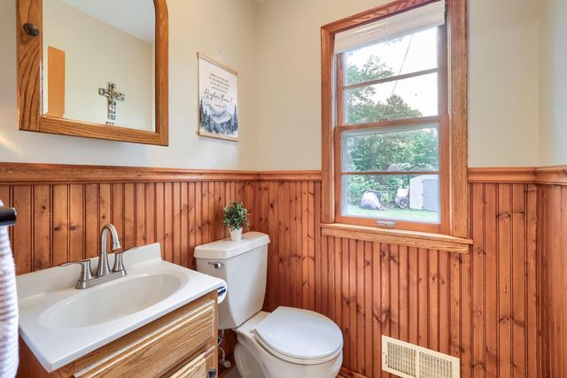 747 Grandview Avenue W, Roseville, MN 55113
