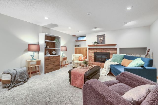 747 Grandview Avenue W, Roseville, MN 55113
