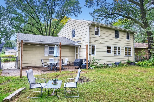 747 Grandview Avenue W, Roseville, MN 55113