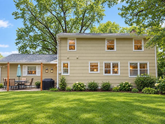747 Grandview Avenue W, Roseville, MN 55113