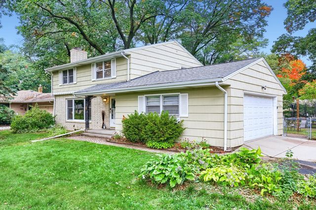 747 Grandview Avenue W, Roseville, MN 55113
