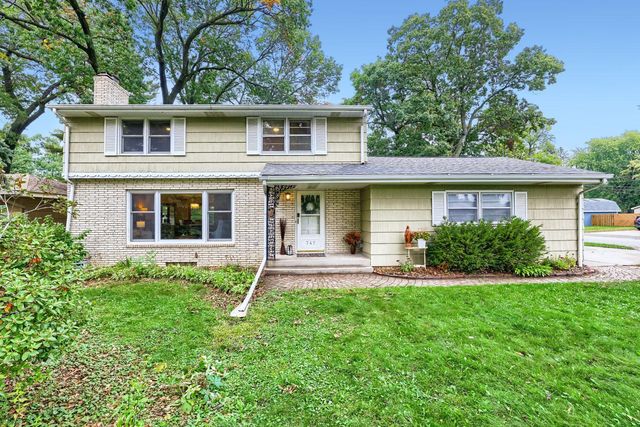 747 Grandview Avenue W, Roseville, MN 55113