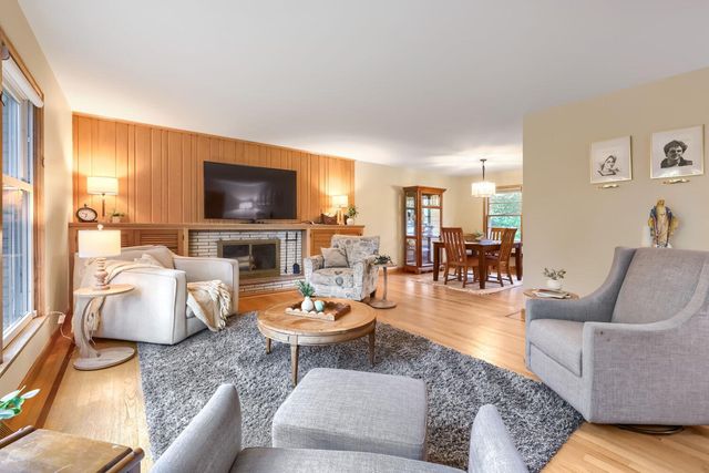 747 Grandview Avenue W, Roseville, MN 55113
