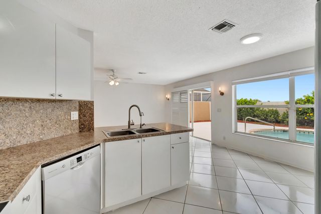 8895 Sonoma Lake Boulevard, Boca Raton, FL 33434