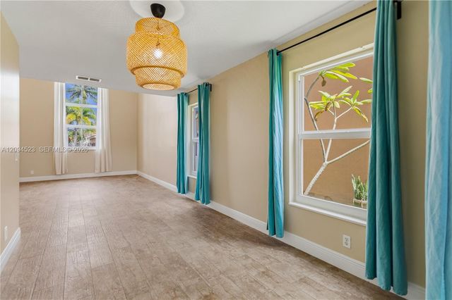 7504 Viscaya Circle, Margate, FL 33063