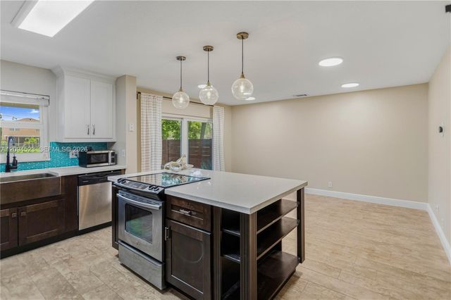 7504 Viscaya Circle, Margate, FL 33063
