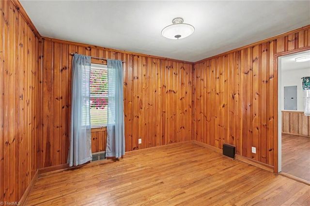 724 Lake Drive, Kernersville, NC 27284
